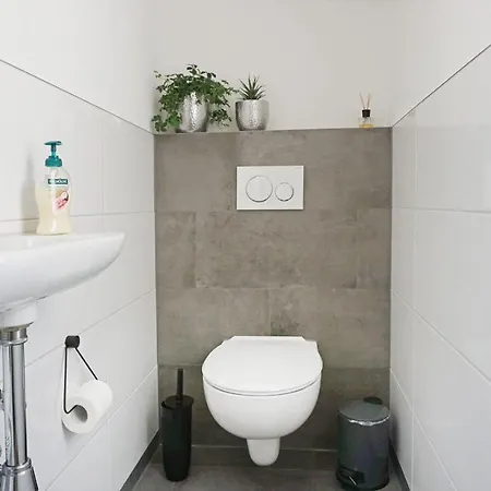 Ferienwohnung “mittendrin” Apartment *